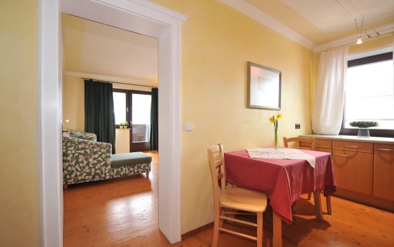 Küche mit Übergang zum Wohnzimmer