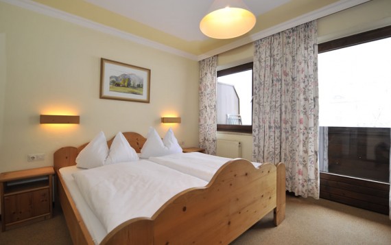 Schlafzimmer mit Doppelbett